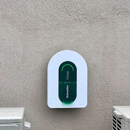 La Cahuete Maison Neuve, Borne Electrique, Terrain De Boules, Jardin Clos Prive Digne-les-Bains