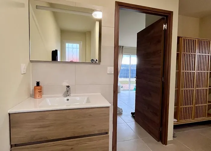 Holiday home La Cahuete Maison Neuve, Borne Electrique, Terrain De Boules, Jardin Clos Prive Digne-les-Bains